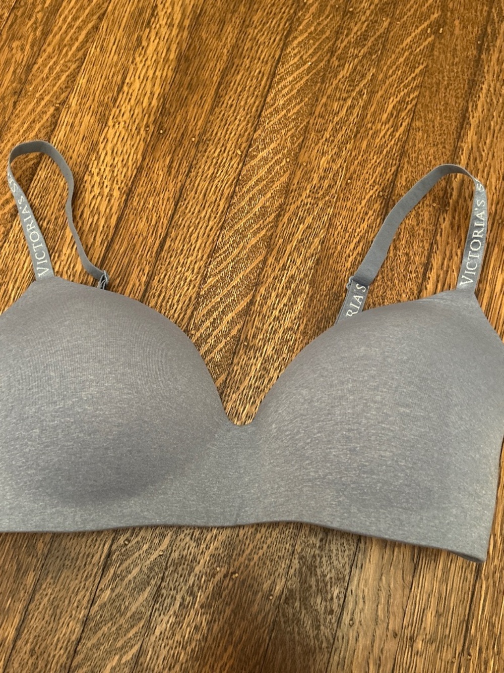 T-shirt lightly lined wireless gray bra Victoria’s Secret 36DD